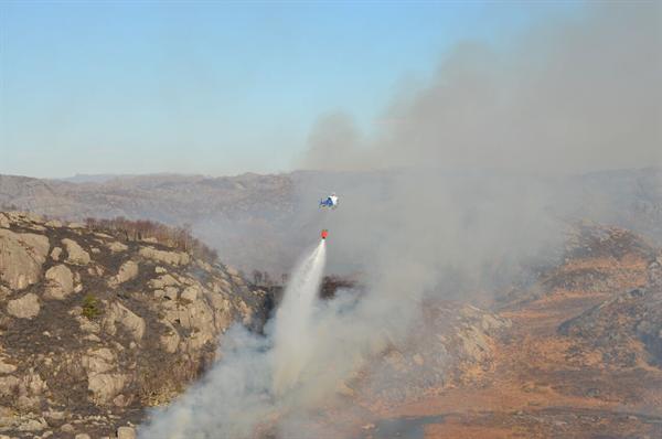 Helicopter lasteflyging brann